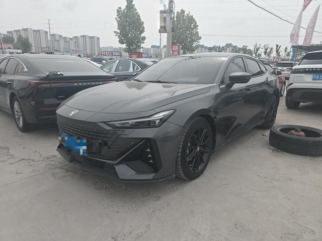 Changan UNI-V 2023 1.5T Premium – фото 1