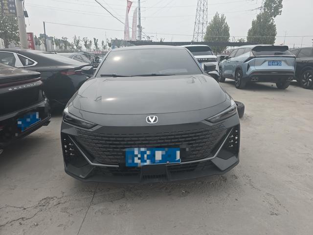 Changan UNI-V 2023 1.5T Premium – фото 2