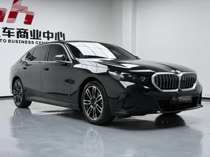 BMW 5 Series 2026 Model 530Li Leading Model M Sports Set – фото 3