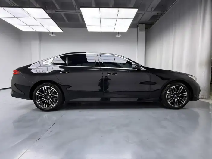 BMW 5 Series 2026 Model 530Li Leading Model M Sports Set – фото 7