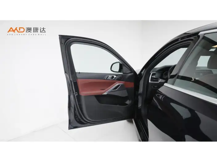 BMW X6 2022 Model xDrive40i Exclusive Model M Sports Set – фото 9