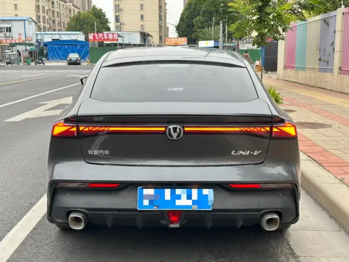 Changan UNI-V 2023 Model 1.5T Noble Model – фото 5