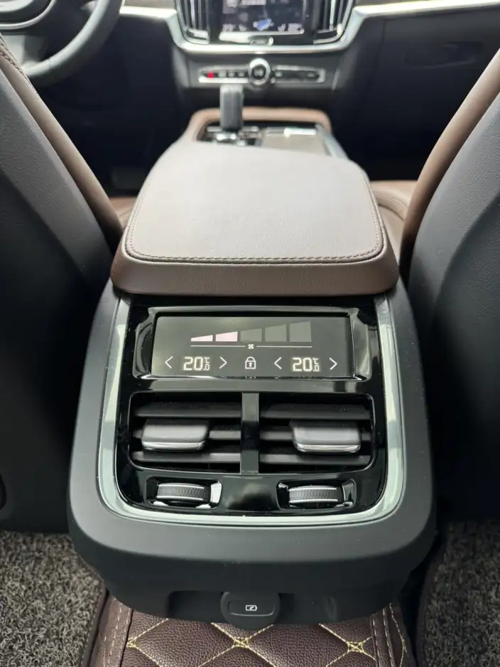Volvo V90 2021 Model Cross Country B5 AWD Zhizun Edition – фото 8