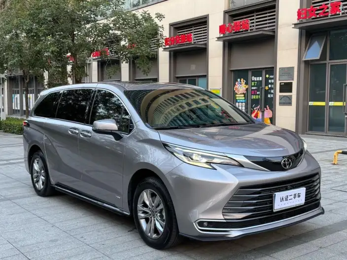 Toyota Sienna 2024 Model Hybrid 2.5L 4WD Premium Edition – фото 3