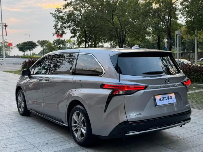 Toyota Sienna 2024 Model Hybrid 2.5L 4WD Premium Edition – фото 5