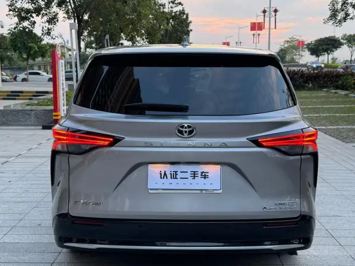 Toyota Sienna 2024 Model Hybrid 2.5L 4WD Premium Edition – фото 6