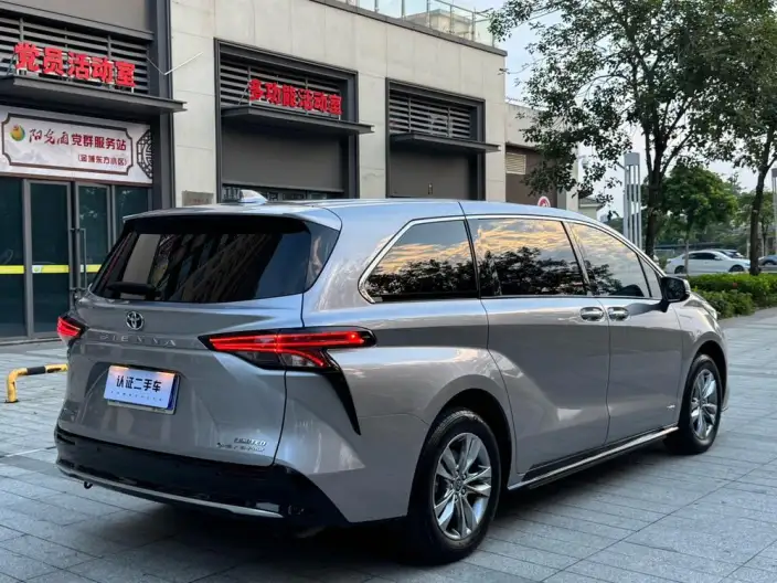 Toyota Sienna 2024 Model Hybrid 2.5L 4WD Premium Edition – фото 7