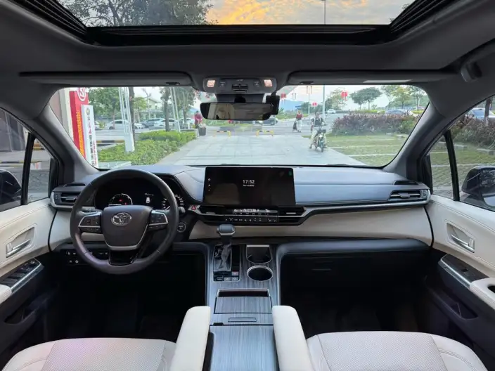 Toyota Sienna 2024 Model Hybrid 2.5L 4WD Premium Edition – фото 9
