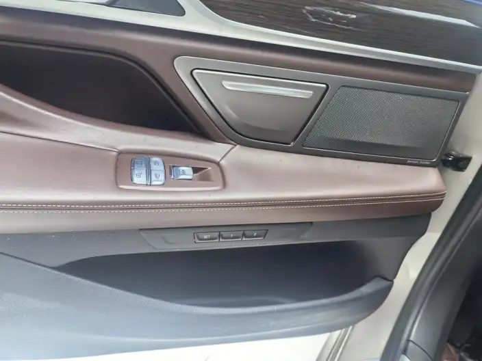BMW 7 Series 2021 Model 730Li Luxury Set – фото 10