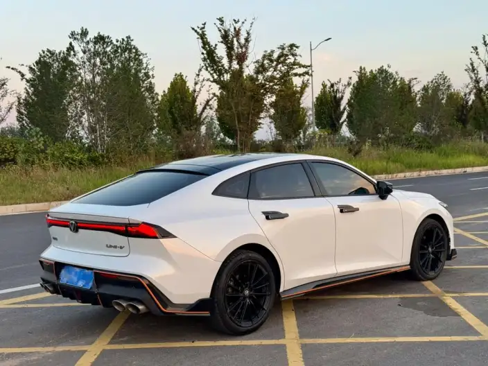 Changan UNI-V 2022 Model 1.5T Sports Edition – фото 6