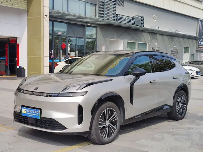 Lynk & Co 08 EM-P 2023 Model 220 4WD Performance Halo
