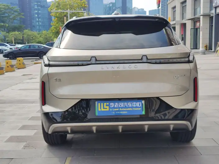 Lynk & Co 08 EM-P 2023 Model 220 4WD Performance Halo
