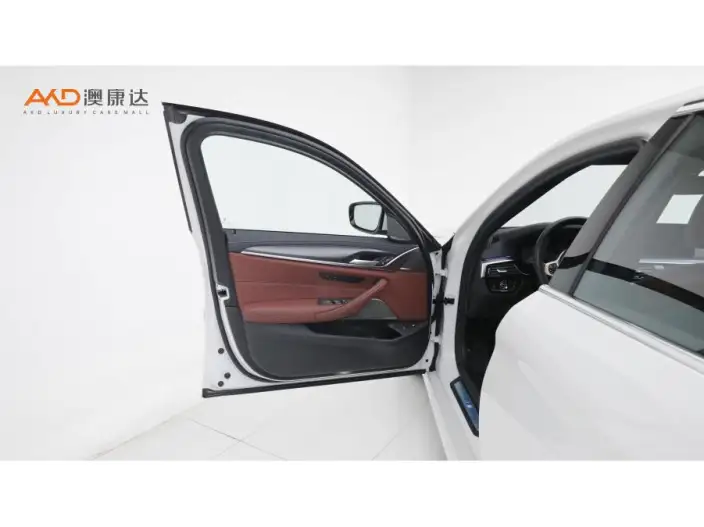 BMW 5 Series PHEV 2021 Model 535Le Pioneer Edition M Sports Set – фото 9