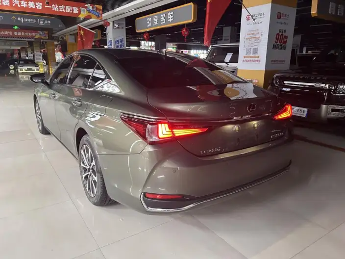 Lexus ES 2021 Model 200 Superior Edition