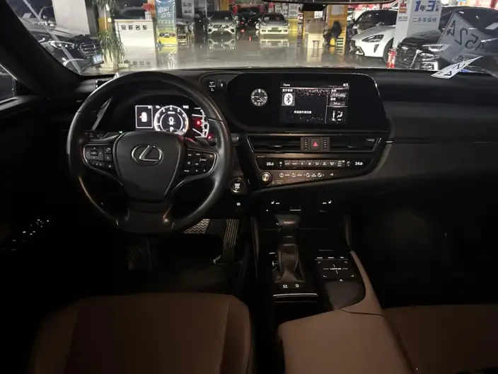 Lexus ES 2021 Model 200 Superior Edition – фото 9