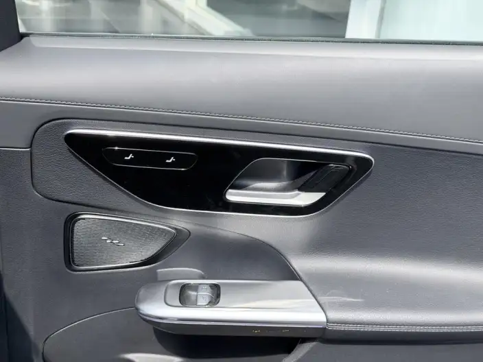 Mercedes-Benz C-Class PHEV 2024 Model C 350 eL – фото 7