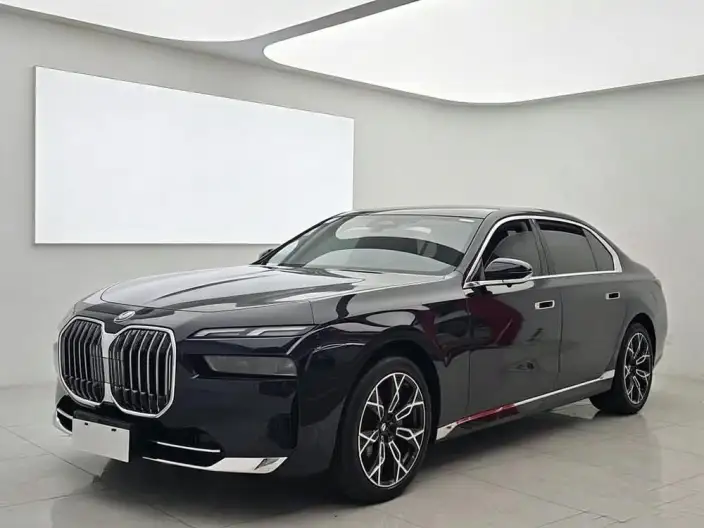 BMW 7 Series 2023 Model 735Li Luxury Set – фото 1