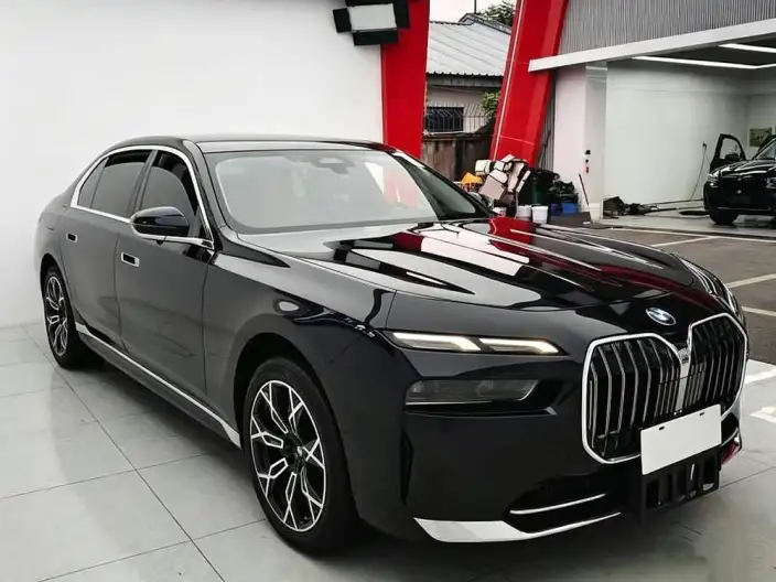 BMW 7 Series 2023 Model 735Li Luxury Set – фото 3