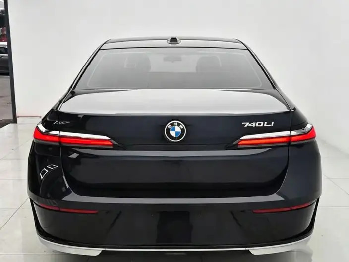 BMW 7 Series 2023 Model 735Li Luxury Set – фото 5