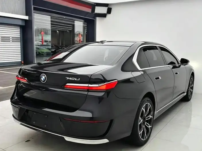 BMW 7 Series 2023 Model 735Li Luxury Set – фото 6
