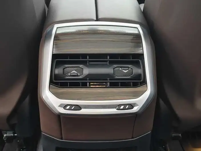 BMW 7 Series 2023 Model 735Li Luxury Set – фото 9