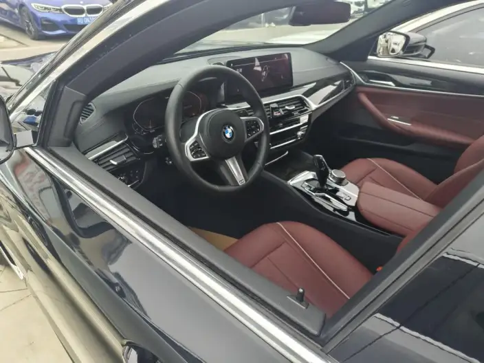 BMW 5 Series 2021 Model 525Li M Sports Set – фото 9