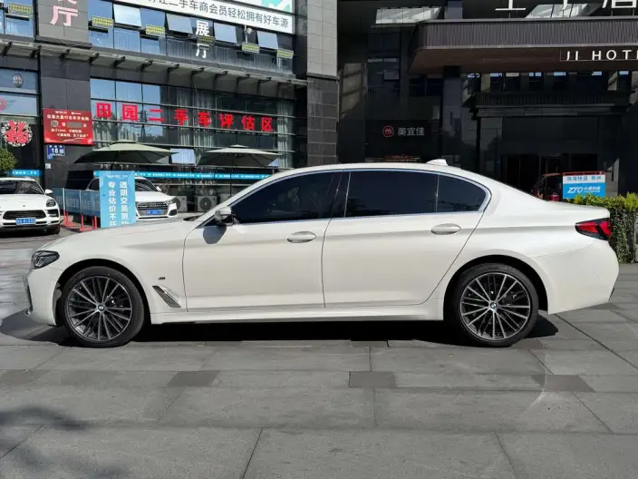 BMW 5 Series 2023 Model 530Li Leading Model M Sports Set – фото 3