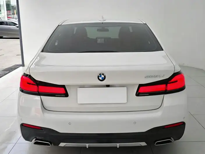 BMW 5 Series 2022 Model Facelift II 525Li M Sports Set – фото 6