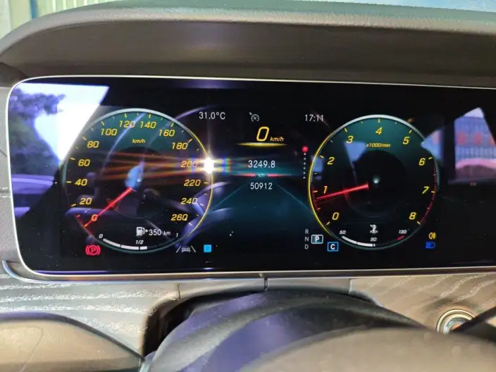 Mercedes-Benz CLS 2022 Model CLS 300 Luxury Model – фото 6