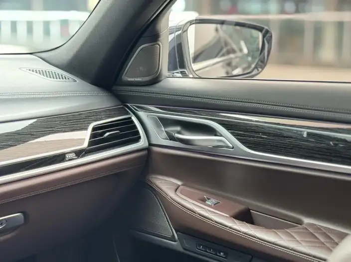 BMW 7 Series 2021 Model 740Li Leading Model M Sports Set – фото 4