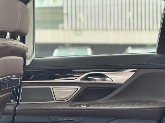 BMW 7 Series 2021 Model 740Li Leading Model M Sports Set – фото 6
