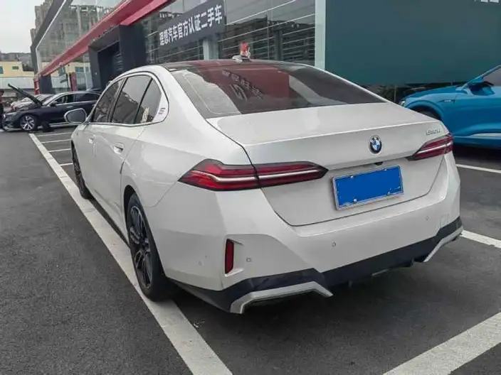 BMW 5 Series 2024 Model 530Li Leading Model M Sports Set – фото 4