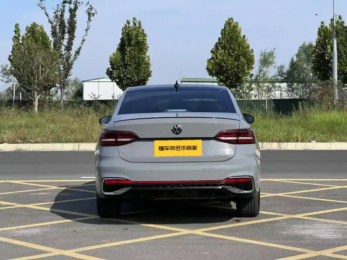 Volkswagen Lavida 2023 Model 300TSI DSG Starry Sky Yongyi Edition – фото 5