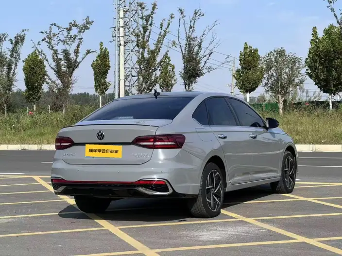 Volkswagen Lavida 2023 Model 300TSI DSG Starry Sky Yongyi Edition – фото 6