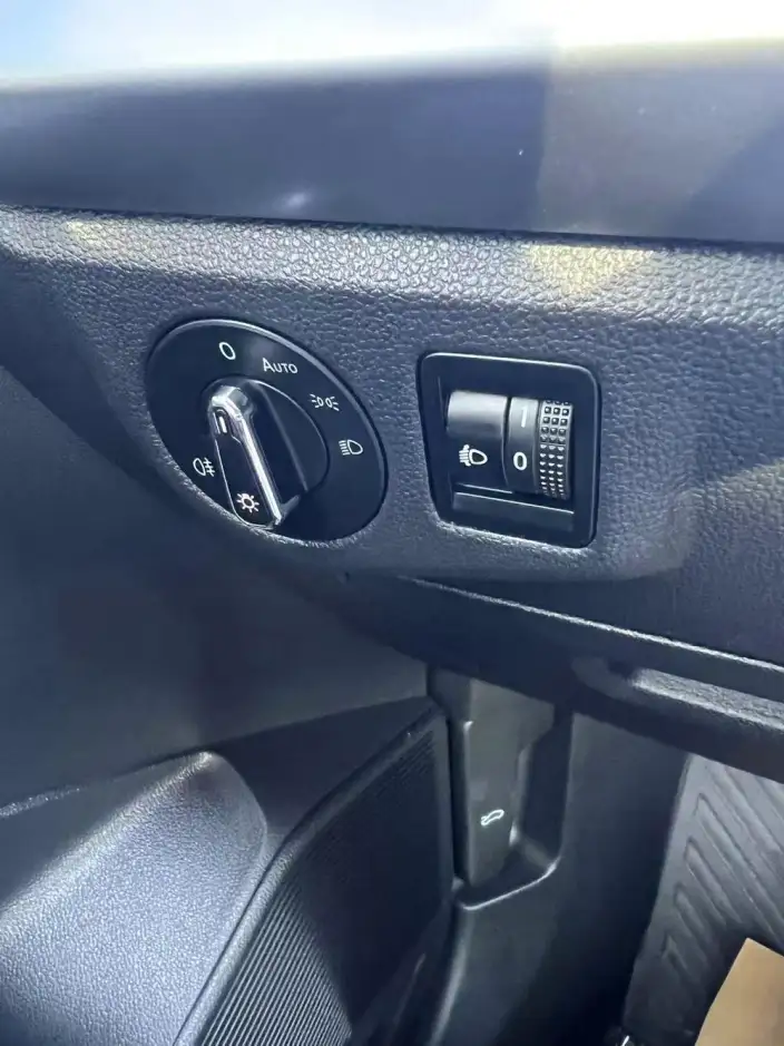 Volkswagen Lavida 2023 Model 300TSI DSG Starry Sky Yongyi Edition – фото 7