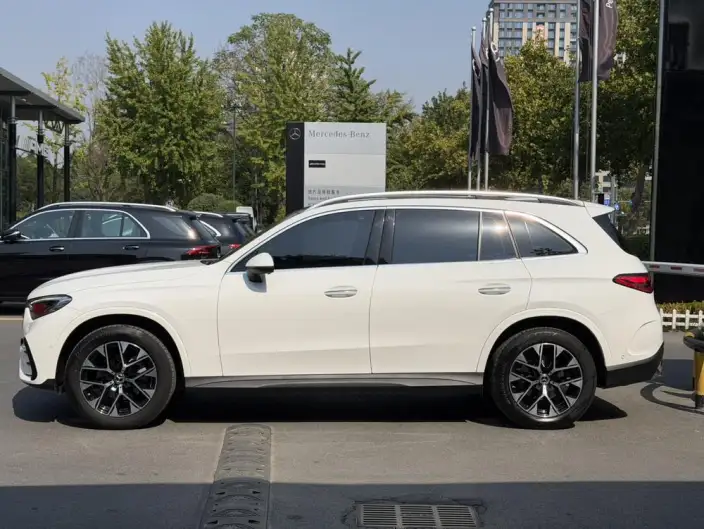Mercedes-Benz GLC 2023 Model GLC 260 L 4MATIC Luxury Model 5 seat