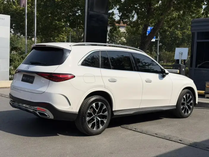 Mercedes-Benz GLC 2023 Model GLC 260 L 4MATIC Luxury Model 5 seat – фото 7