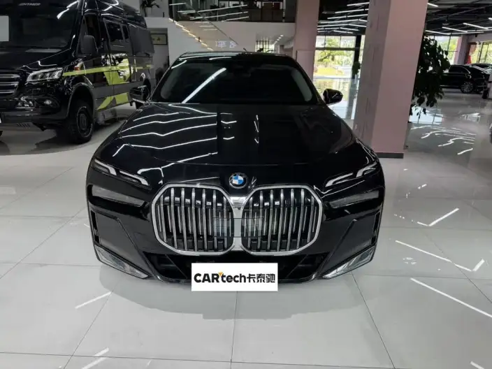 BMW 7 Series 2023 Model 735Li M Sports Set – фото 2