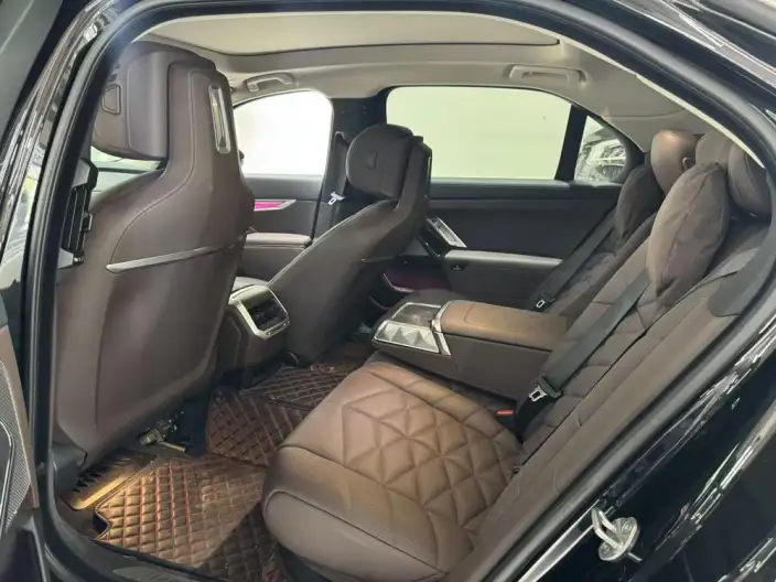 BMW 7 Series 2023 Model 735Li M Sports Set – фото 9