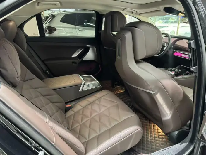 BMW 7 Series 2023 Model 735Li M Sports Set – фото 10