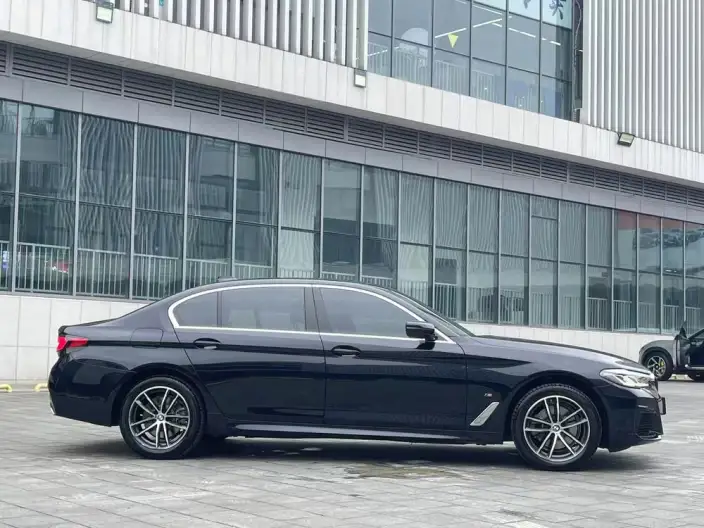 BMW 5 Series 2022 Model Facelift II 525Li M Sports Set – фото 7
