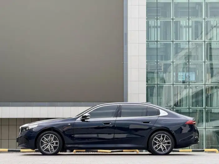 BMW i5 2025 Model eDrive35L M Sports Set – фото 4