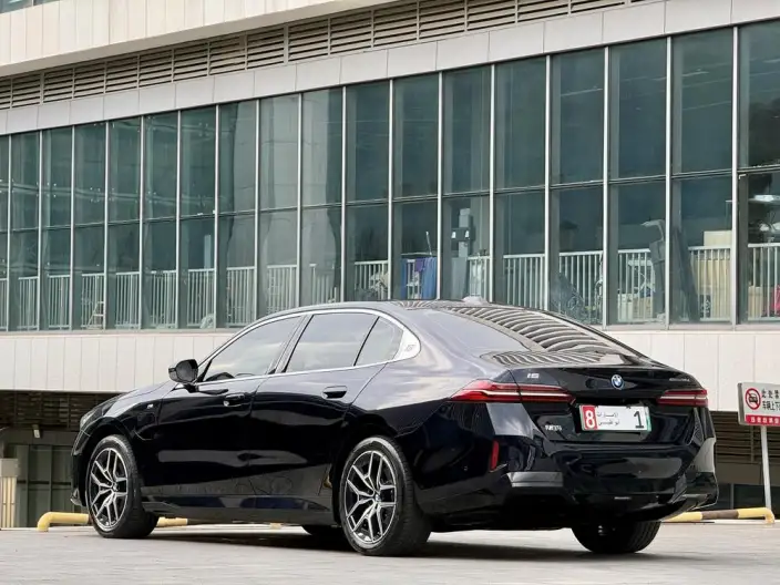 BMW i5 2025 Model eDrive35L M Sports Set – фото 5