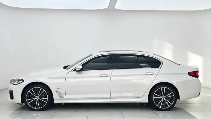 BMW 5 Series 2023 Model 530Li xDrive M Sports Set – фото 4