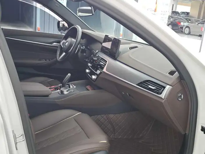BMW 5 Series 2023 Model 530Li xDrive M Sports Set – фото 9
