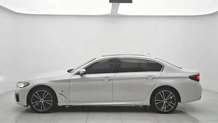 BMW 5 Series 2023 Model 530Li Leading Model M Sports Set – фото 4