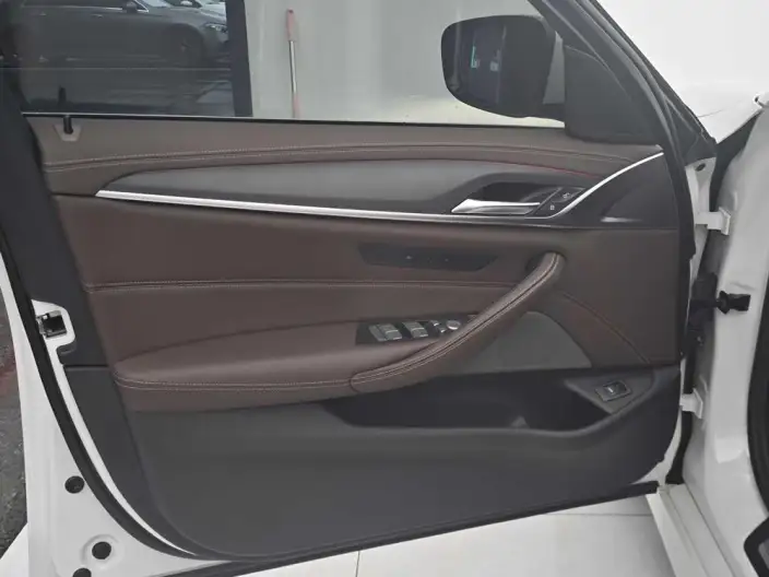 BMW 5 Series 2023 Model 530Li Leading Model M Sports Set – фото 9