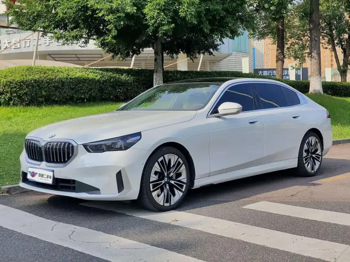 BMW 5 Series 2024 Model 530Li Exclusive Model M Sports Set – фото 1