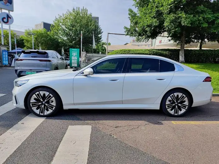 BMW 5 Series 2024 Model 530Li Exclusive Model M Sports Set – фото 3