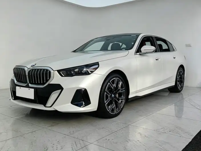 BMW 5 Series 2025 Model 530Li Exclusive Model M Sports Set – фото 1